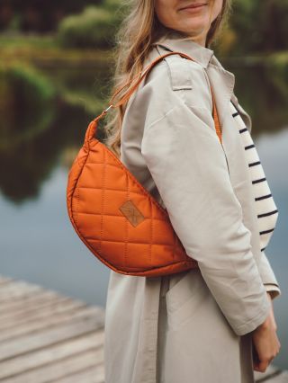 ✨NOVINKA: Taška Half Moon! 🌙 Stylová, praktická a ručně šitá s láskou v Podkrkonoší.🤎 Half Moon je taška, která doladí...