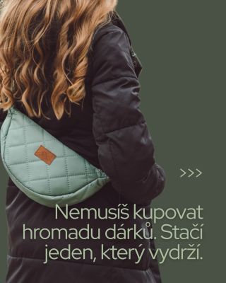 Nezapomeň při vybírání dárků na sebe. Nemusíš si dělat radost jen o Vánocích. Někdy si ji zasloužíš prostě jen tak🤎...