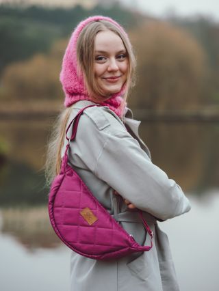 Nové barvy naší Half Moon✨ 🍇 fuchsiová 🍩 čokoládová 🫒 olivová Pro tebe. Pro kamarádku. Pro všechny, kdo chtějí kvalitní...